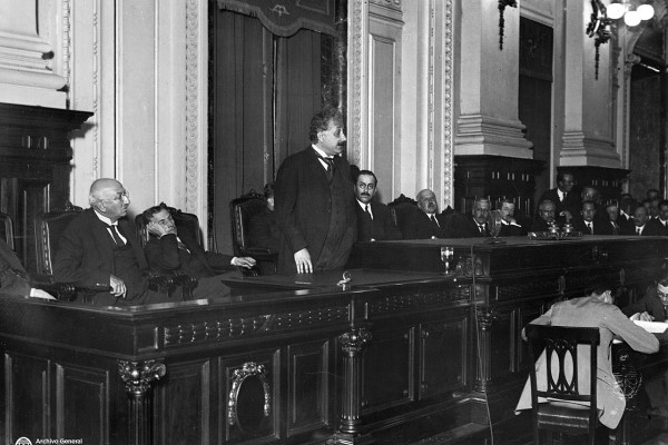 Photo of Einstein delivering a lecture in Argentina.